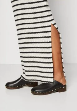 Anna Field Robe Pull - Black/White 11 Anna Field Robe Pull - Black/White -Anna Field Promos Boutique 54490a015b364a8f8ae5391c2abf0c31