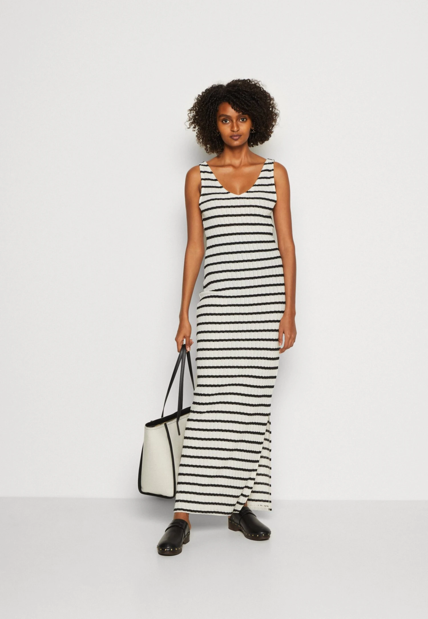 Anna Field Robe Pull - Black/White 2 Anna Field Robe Pull - Black/White – Image 2